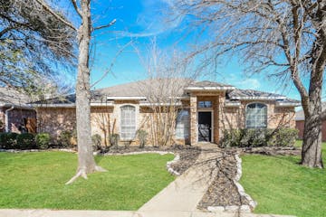 1017 Glencrest Dr Cedar Hill, TX 75104